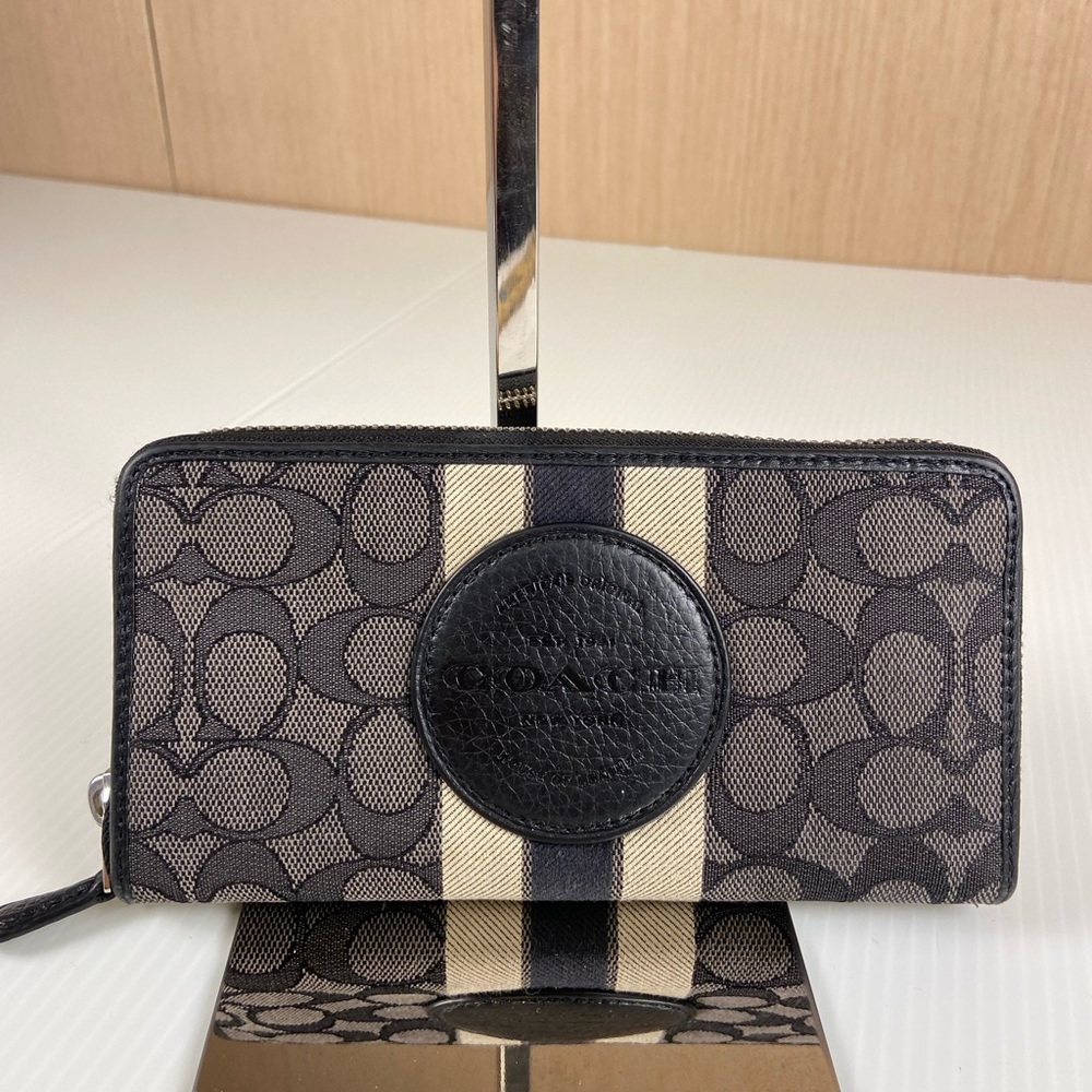 Coach Signature Stripe Zip Around Wallet Brown Black Jacquard Excellent